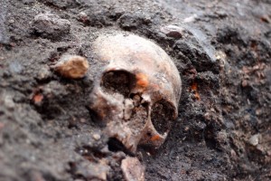 Archeologists in London uncovered “3,000 Skeletons” at new Liverpool Street station ticket hall. 
