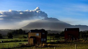 Chile’s 6,500-foot Calbuco volcano eruption evacuates 4,000 residents – State of emergency in Ensenada